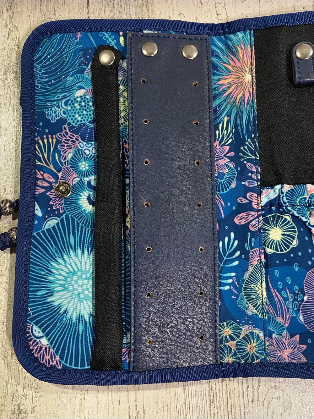 Sakroots Artist Circle Seascape Turtle Travel Jewelry Organizer - Picture 5 of 12